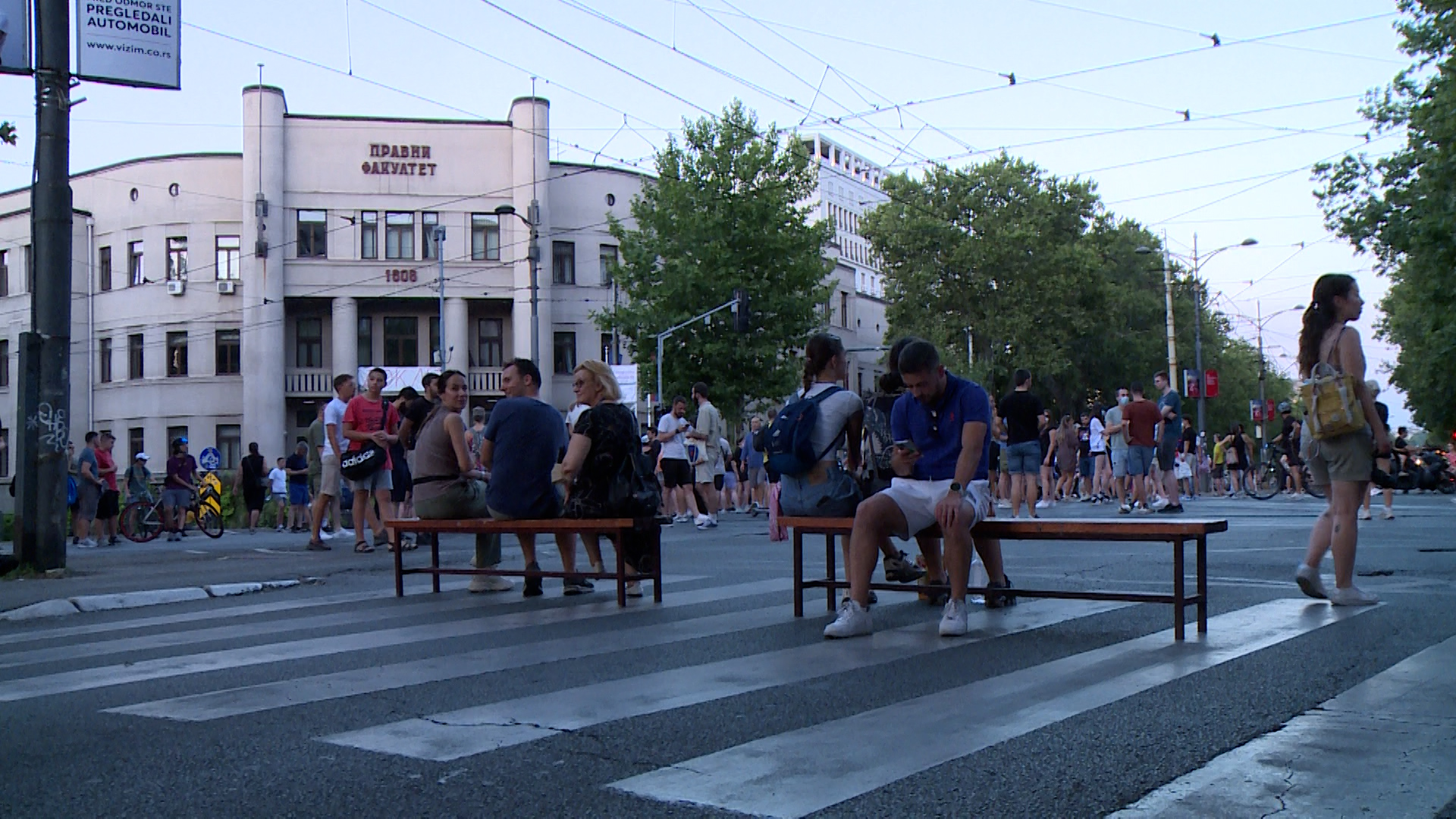 Beograd, popodnevne blokade Bulevara, kod ETFa i Pravnog fakulteta i atmosfera ispred PU Stari grad, pokrivanje Beograd, popodnevne blokade Bulevara, kod ETFa i Pravnog fakulteta i atmosfera ispred PU Stari grad, pokrivanje